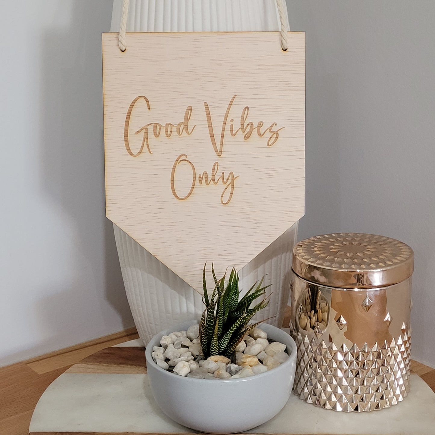 'Good Vibes Only' Plaque